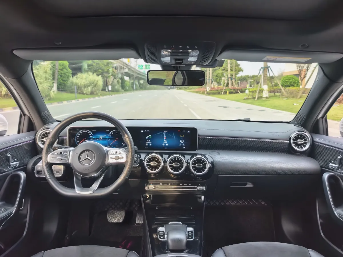 2020 Mercedes-Benz A Class 1.3T 163HP L4 7DCT,autocango,china used car exporter,china ev exporter,chinese used car exporter,chinese used ev exporter