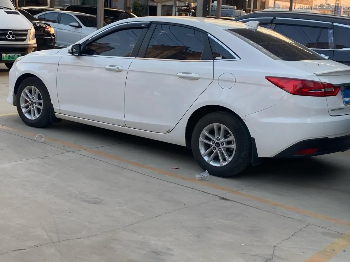 2019 Ford Escort 1.5L 122HP L3 6MT,autocango,china used car exporter,china ev exporter,chinese used car exporter,chinese used ev exporter