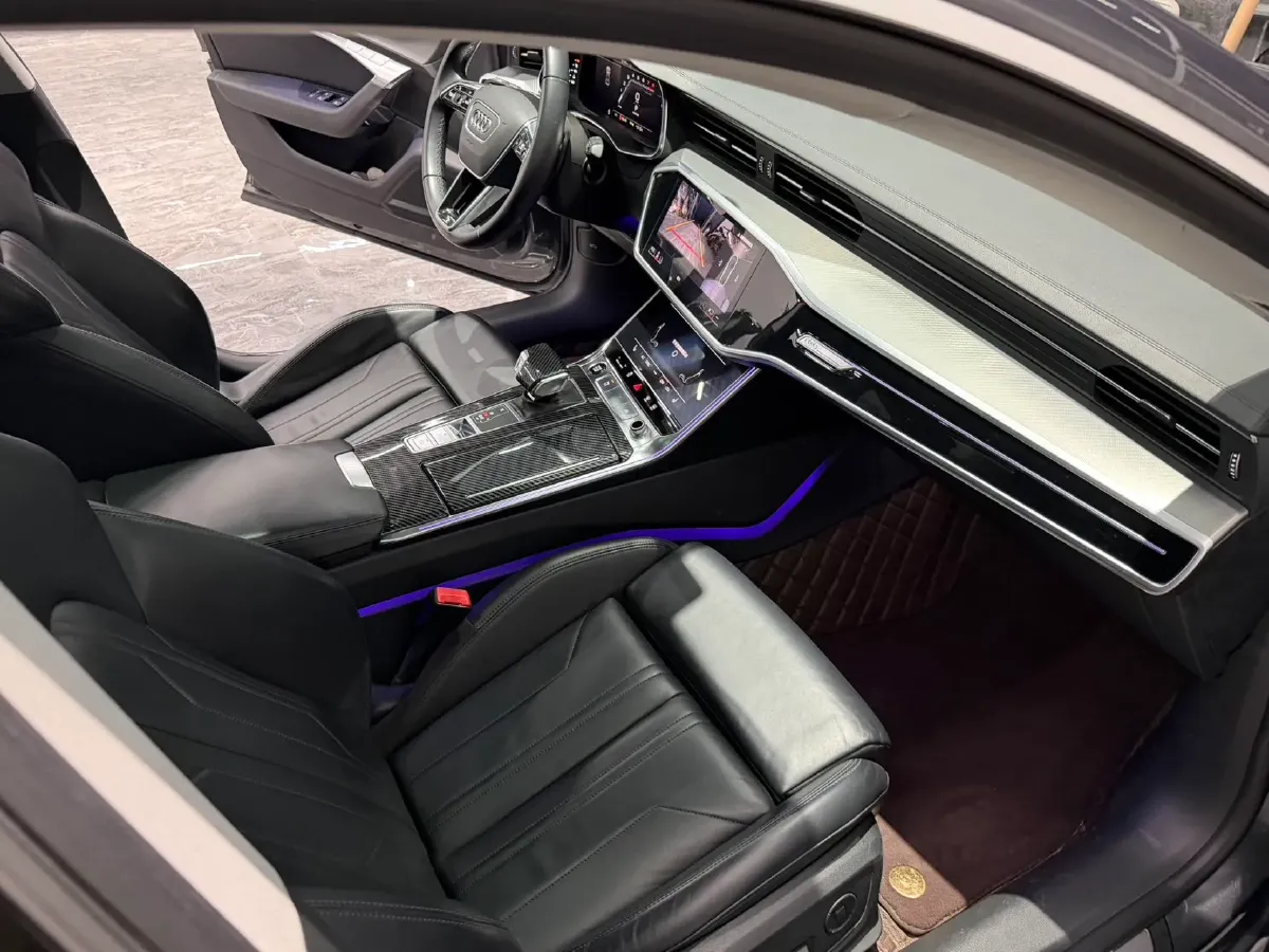 2022 Audi A7 2.0T 245HP L4 7DCT,autocango,china used car exporter,china ev exporter,chinese used car exporter,chinese used ev exporter