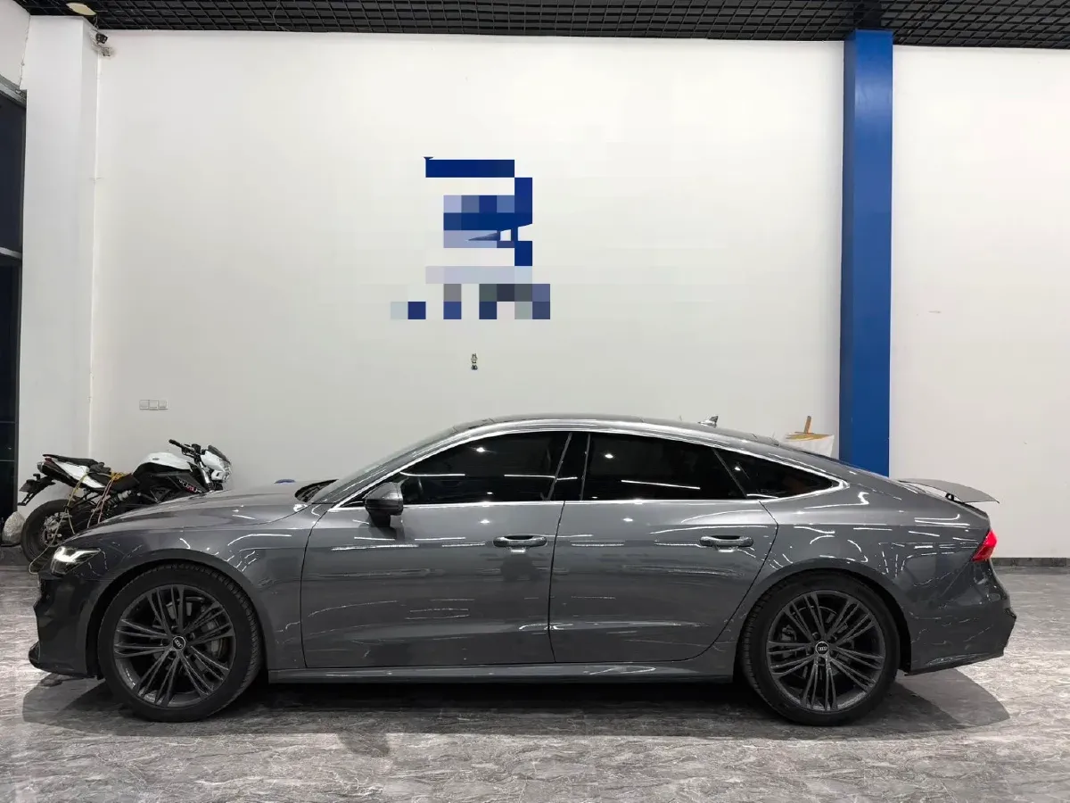 2022 Audi A7 2.0T 245HP L4 7DCT,autocango,china used car exporter,china ev exporter,chinese used car exporter,chinese used ev exporter