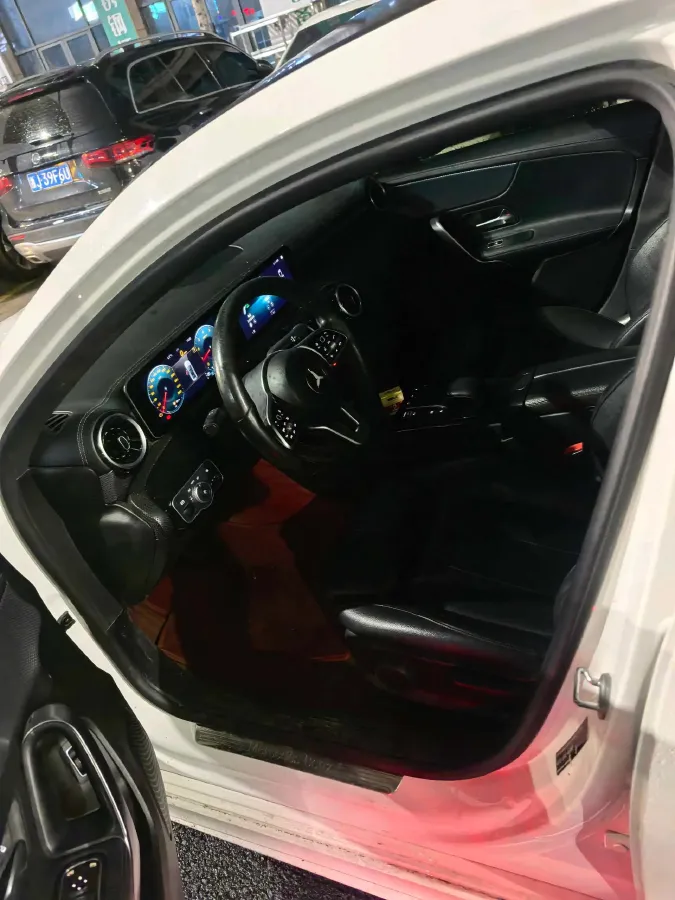 2020 Mercedes-Benz A Class 1.3T 136HP L4 7DCT,autocango,china used car exporter,china ev exporter,chinese used car exporter,chinese used ev exporter