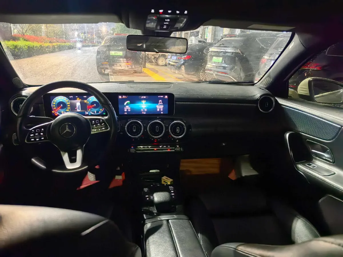 2020 Mercedes-Benz A Class 1.3T 136HP L4 7DCT,autocango,china used car exporter,china ev exporter,chinese used car exporter,chinese used ev exporter