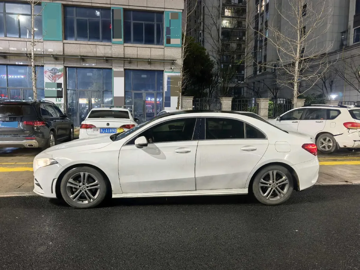2020 Mercedes-Benz A Class 1.3T 136HP L4 7DCT,autocango,china used car exporter,china ev exporter,chinese used car exporter,chinese used ev exporter