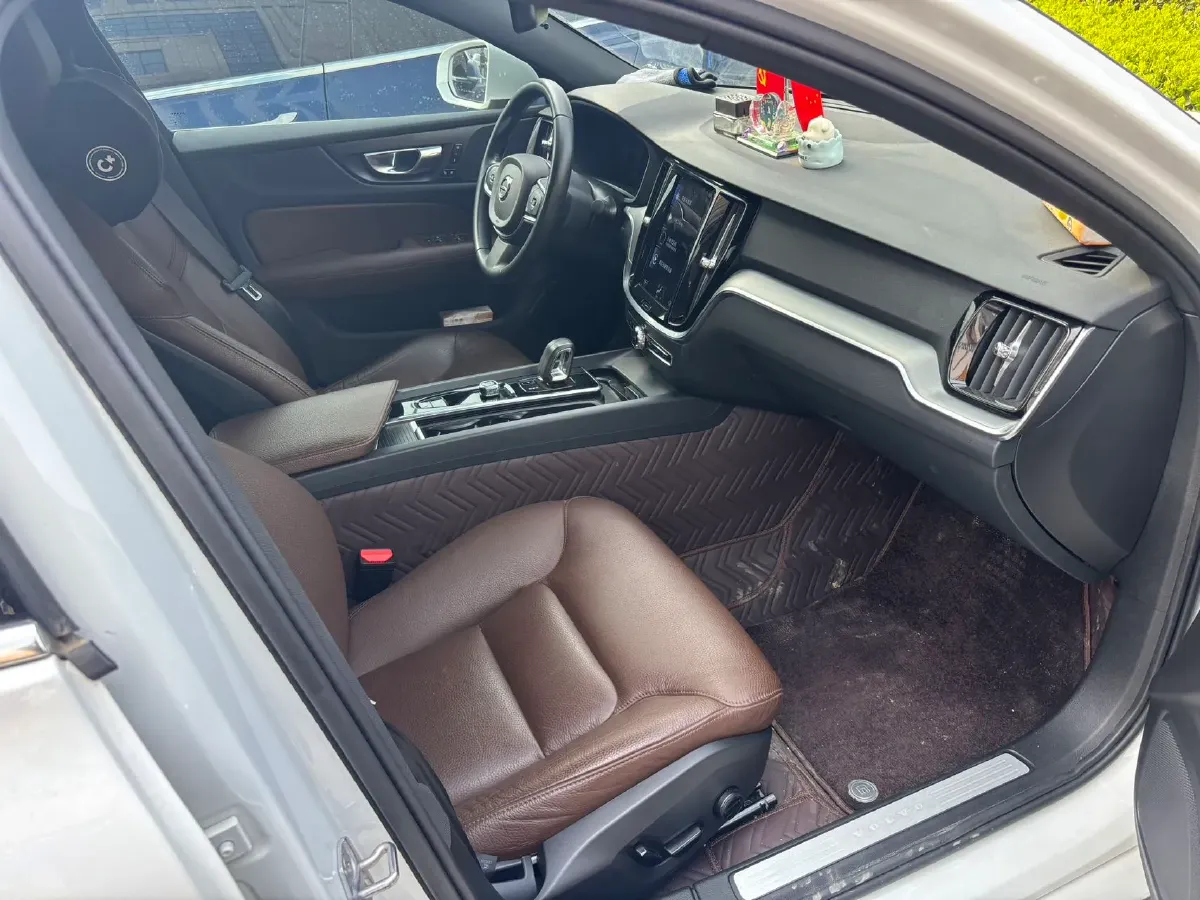 2022 Volvo S60 2.0T 197HP L4 8AT,autocango,china used car exporter,china ev exporter,chinese used car exporter,chinese used ev exporter