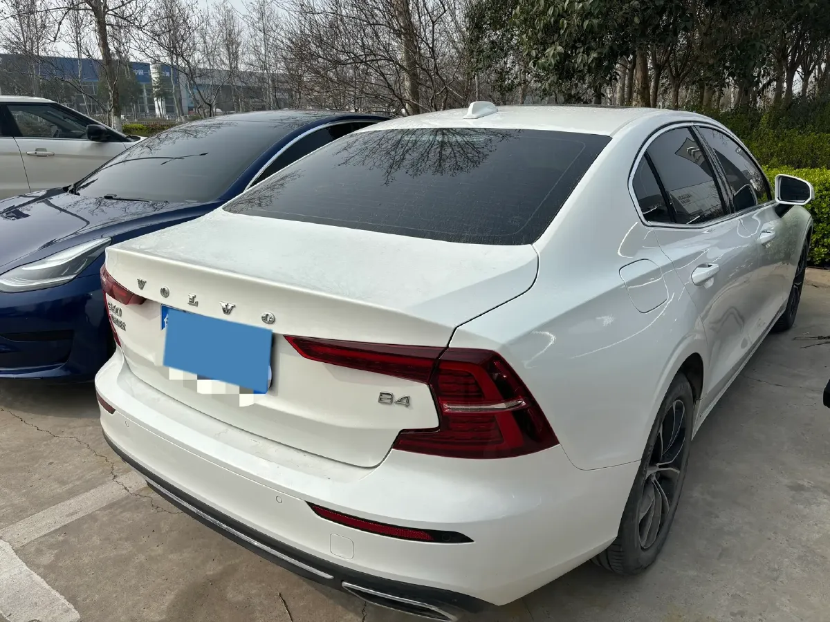 2022 Volvo S60 2.0T 197HP L4 8AT,autocango,china used car exporter,china ev exporter,chinese used car exporter,chinese used ev exporter