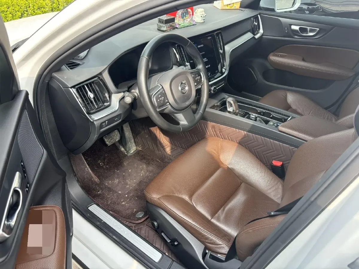 2022 Volvo S60 2.0T 197HP L4 8AT,autocango,china used car exporter,china ev exporter,chinese used car exporter,chinese used ev exporter