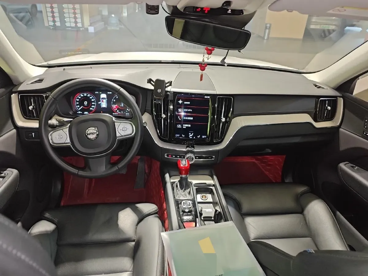 2021 Volvo XC60 2.0T 250HP L4 8AT,autocango,china used car exporter,china ev exporter,chinese used car exporter,chinese used ev exporter