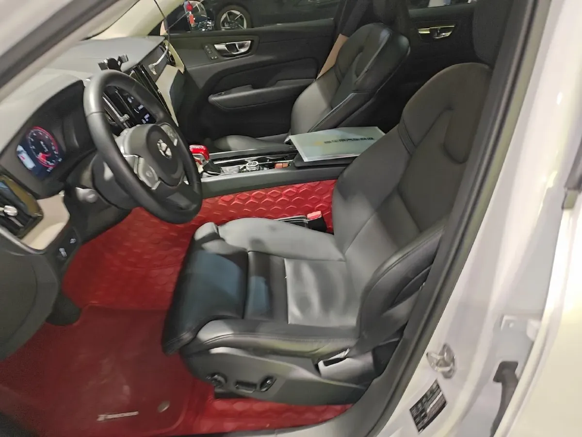 2021 Volvo XC60 2.0T 250HP L4 8AT,autocango,china used car exporter,china ev exporter,chinese used car exporter,chinese used ev exporter