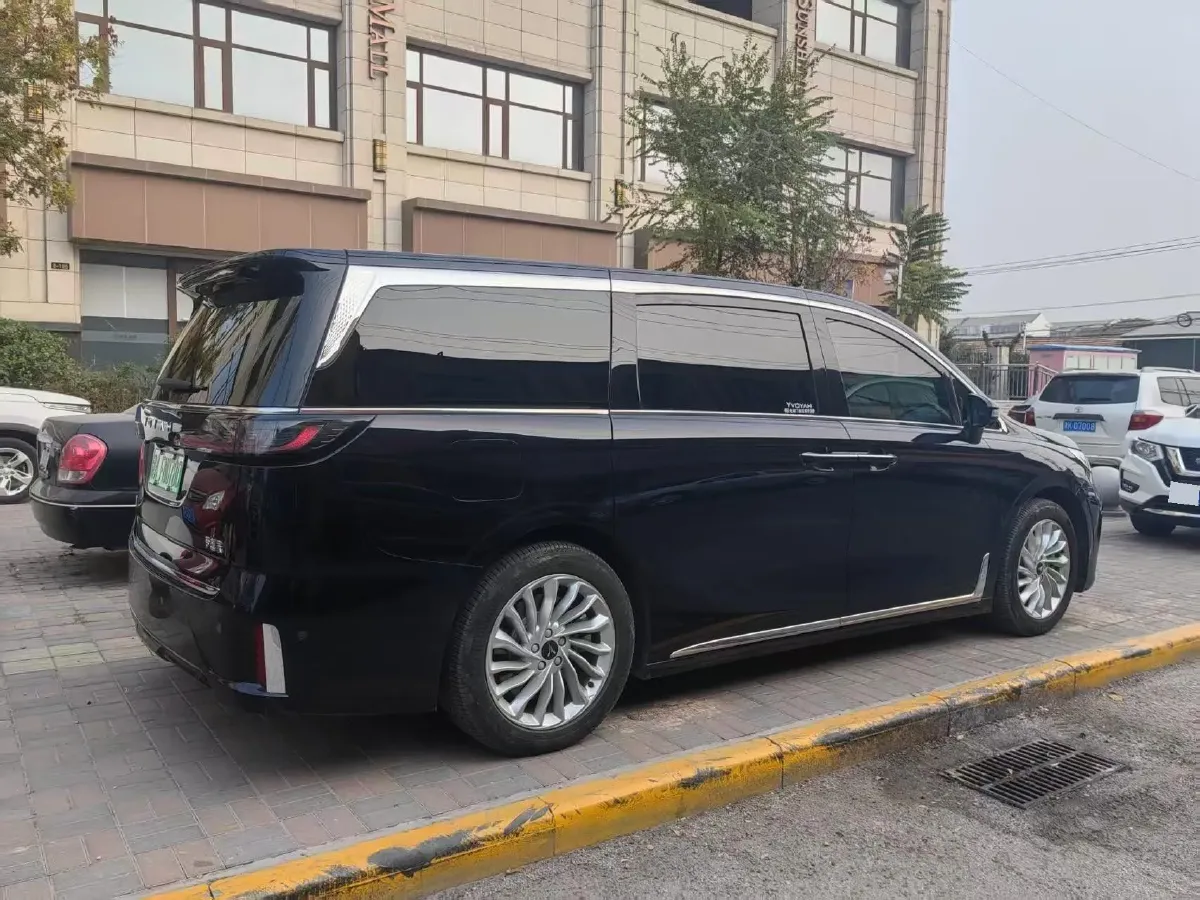 2024 Voyah Dream 1.5T 150HP L4 PHEV 43KWH,autocango,china used car exporter,china ev exporter,chinese used car exporter,chinese used ev exporter