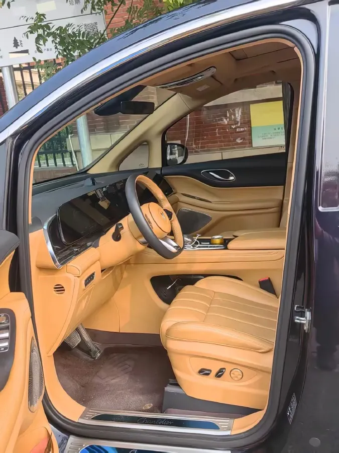 2024 Voyah Dream 1.5T 150HP L4 PHEV 43KWH,autocango,china used car exporter,china ev exporter,chinese used car exporter,chinese used ev exporter