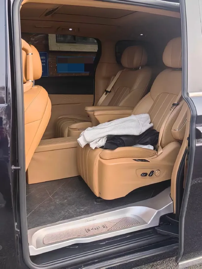 2024 Voyah Dream 1.5T 150HP L4 PHEV 43KWH,autocango,china used car exporter,china ev exporter,chinese used car exporter,chinese used ev exporter