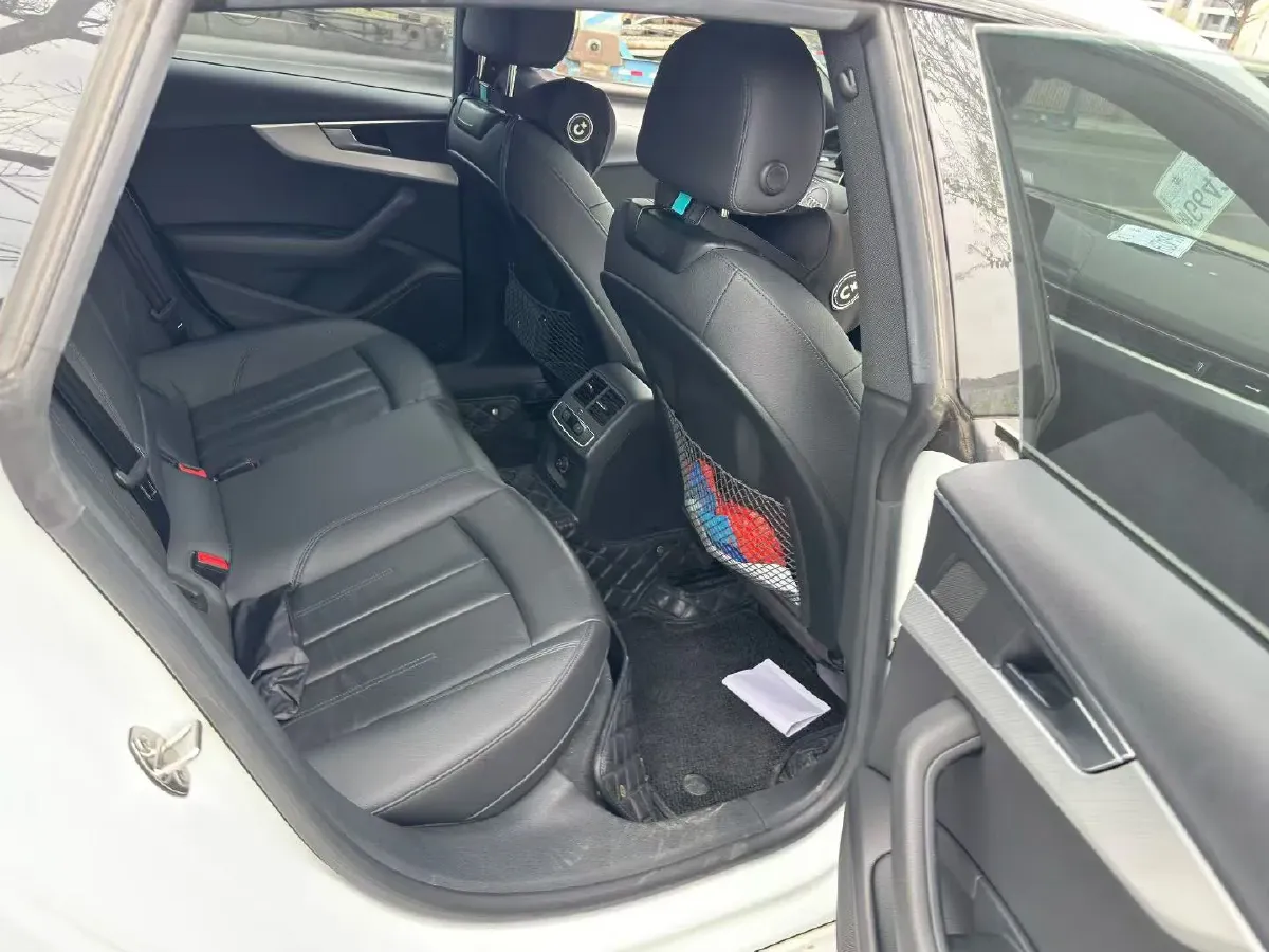 2019 Alfa Romeo Giulia 2.0T 280HP L4 8AT,autocango,china used car exporter,china ev exporter,chinese used car exporter,chinese used ev exporter