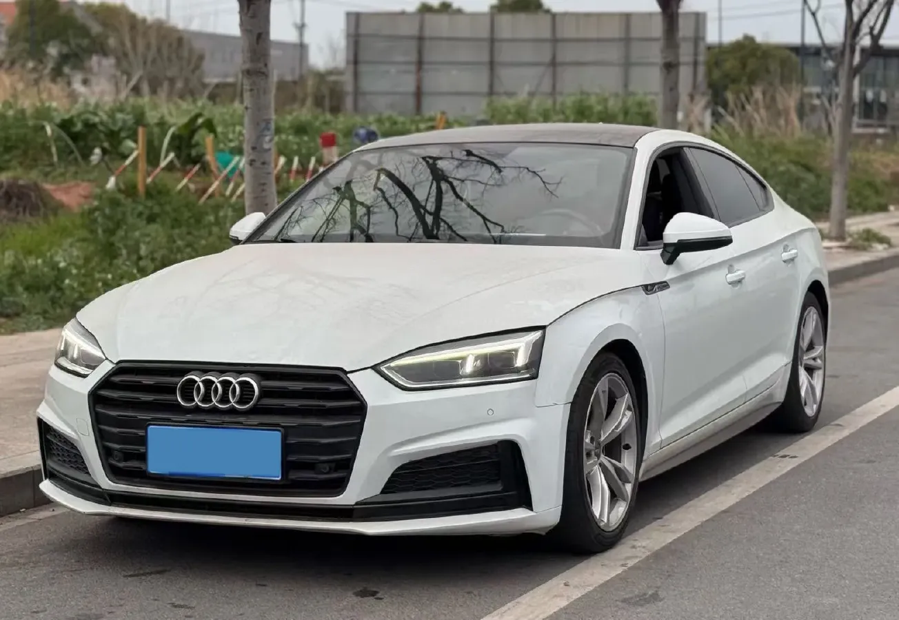 2019 Alfa Romeo Giulia 2.0T 280HP L4 8AT,autocango,china used car exporter,china ev exporter,chinese used car exporter,chinese used ev exporter