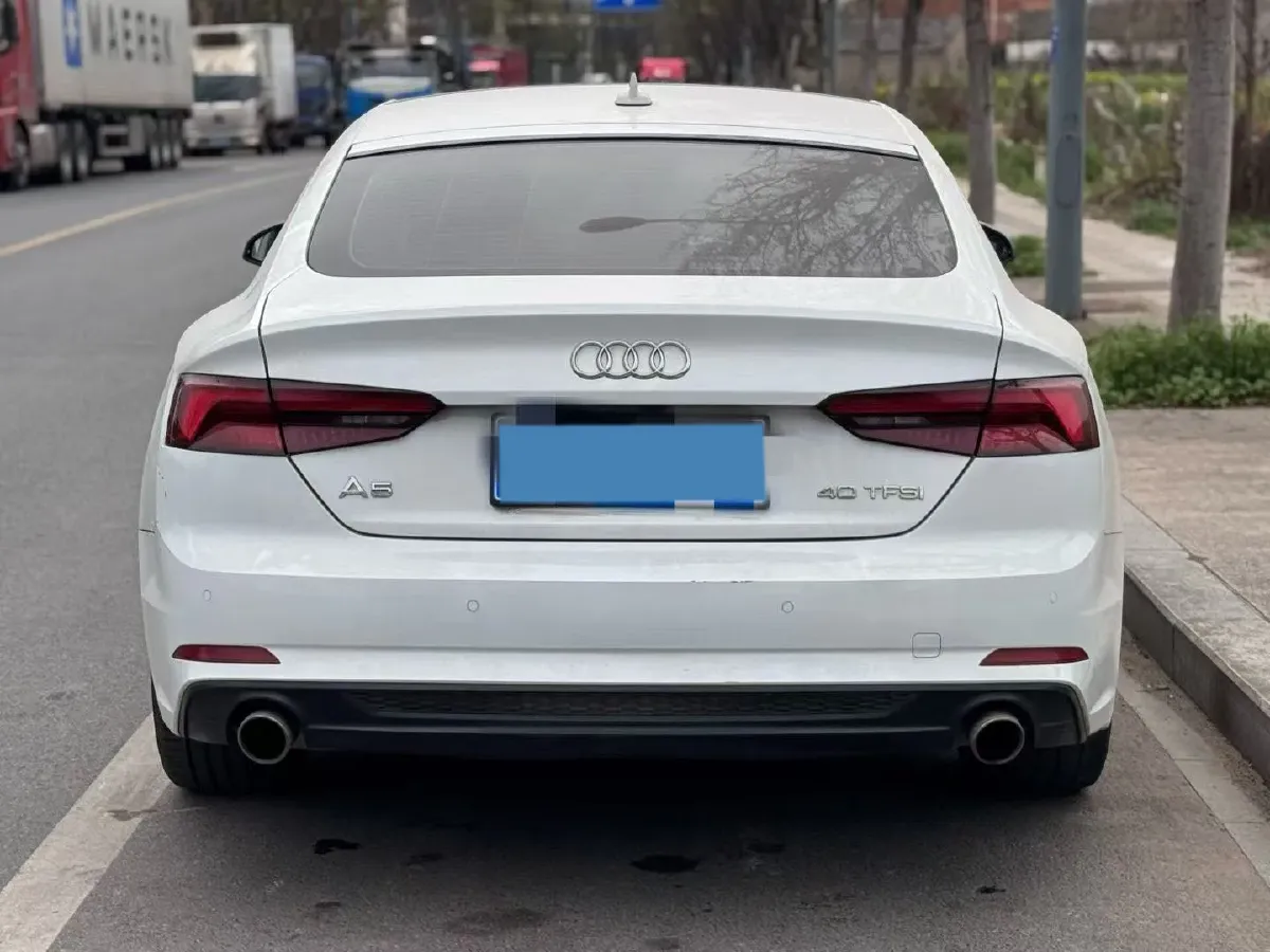 2019 Alfa Romeo Giulia 2.0T 280HP L4 8AT,autocango,china used car exporter,china ev exporter,chinese used car exporter,chinese used ev exporter