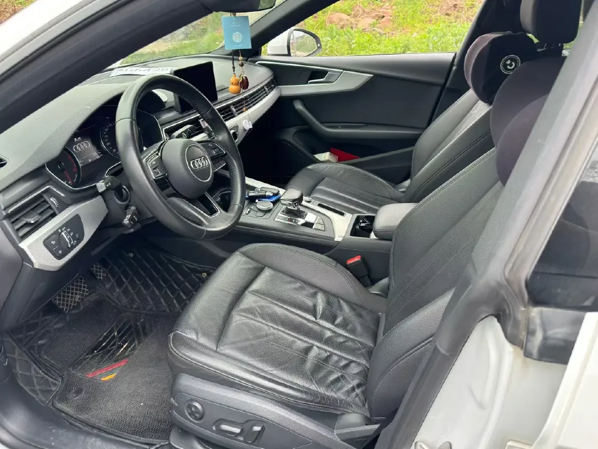 2019 Alfa Romeo Giulia 2.0T 280HP L4 8AT,autocango,china used car exporter,china ev exporter,chinese used car exporter,chinese used ev exporter