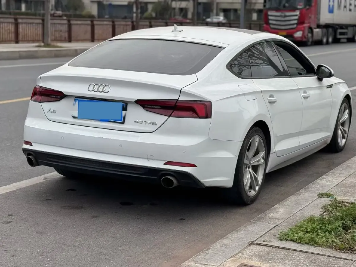 2019 Alfa Romeo Giulia 2.0T 280HP L4 8AT,autocango,china used car exporter,china ev exporter,chinese used car exporter,chinese used ev exporter