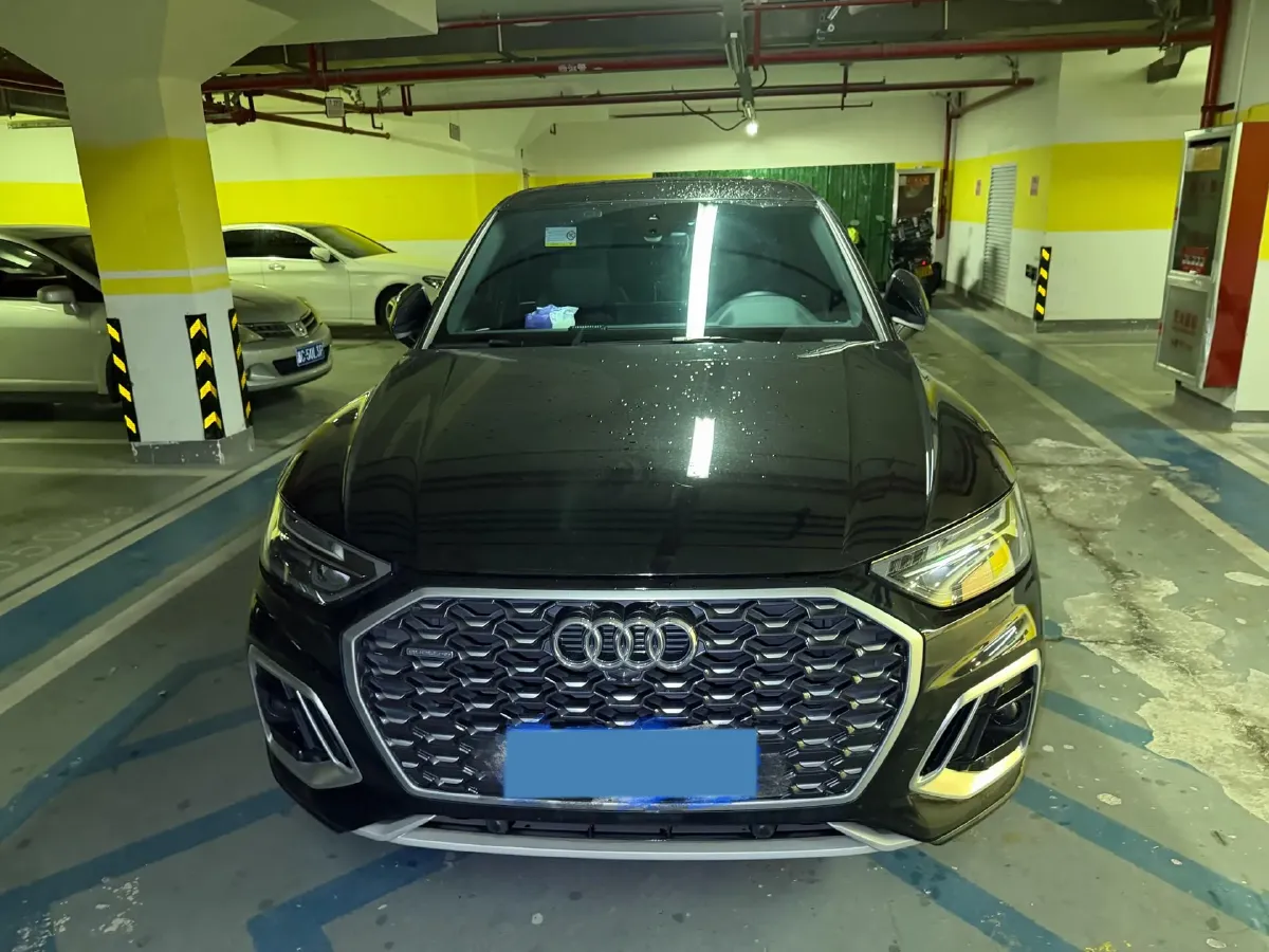 2022 Audi Q5L Sportback 2.0T 190HP L4 7DCT,autocango,china used car exporter,china ev exporter,chinese used car exporter,chinese used ev exporter