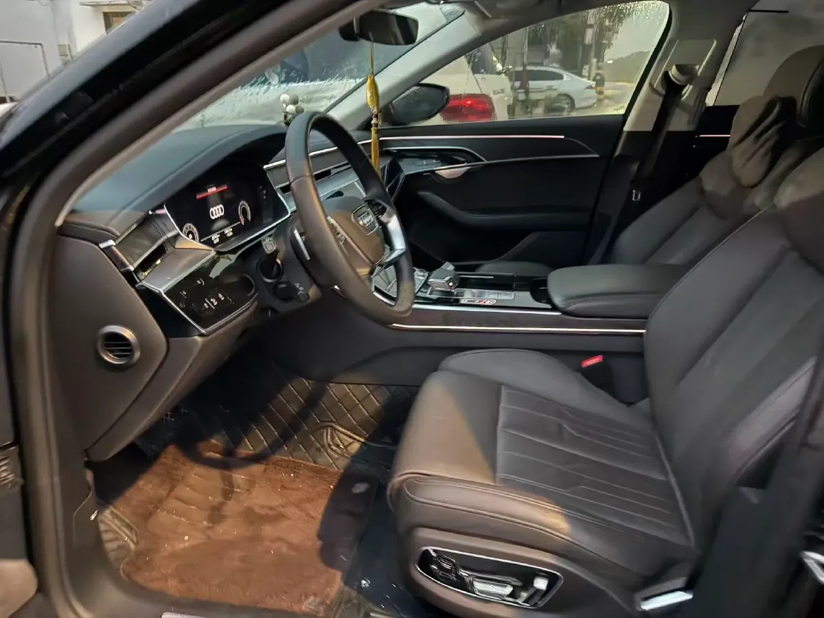 2024 Audi A8 2.0T 265HP L4 8AT,autocango,china used car exporter,china ev exporter,chinese used car exporter,chinese used ev exporter