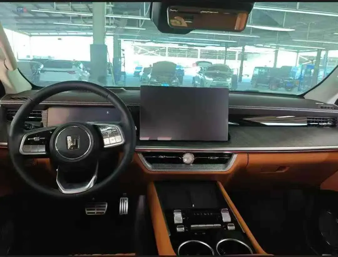 2026 Tank 500 2.0T 252HP L4 9AT PHEV,autocango,china used car exporter,china ev exporter,chinese used car exporter,chinese used ev exporter