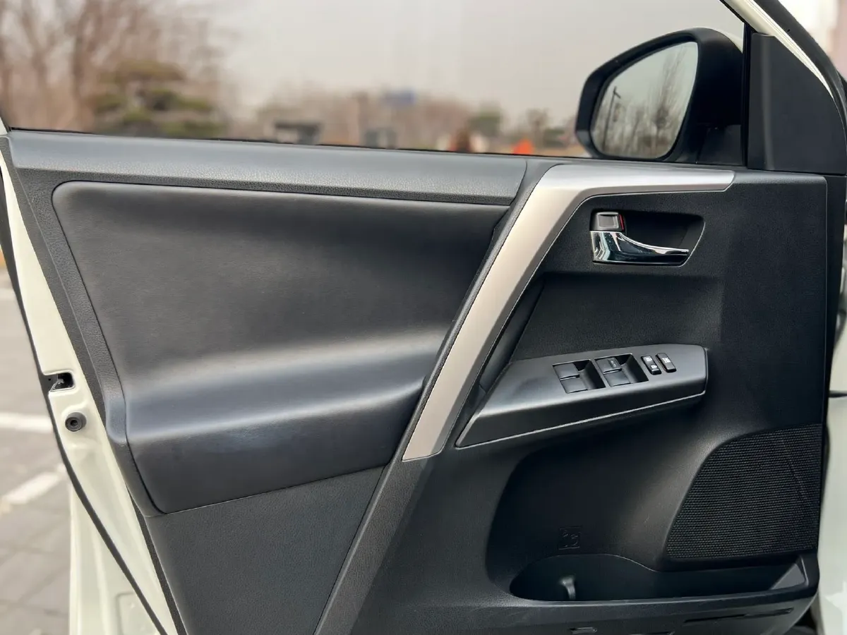 2019 Toyota RAV4 2.0L 151HP L4 CVT,autocango,china used car exporter,china ev exporter,chinese used car exporter,chinese used ev exporter