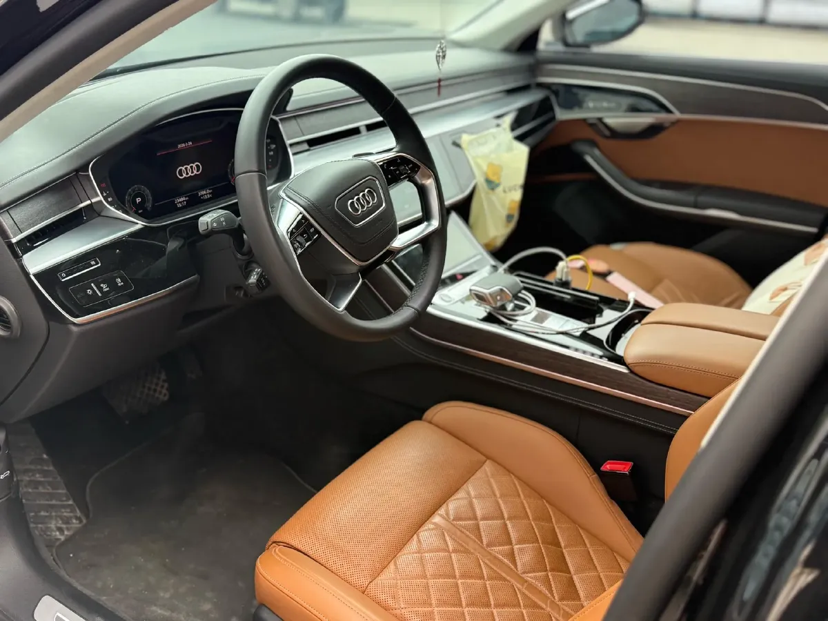 2025 Audi A8 3.0T 340HP V6 8AT,autocango,china used car exporter,china ev exporter,chinese used car exporter,chinese used ev exporter