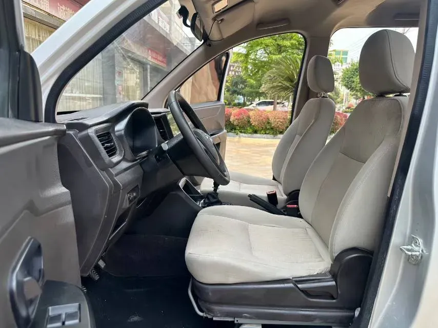 2019 WuLing HongGuang V 1.5L 99HP L4 6MT,autocango,china used car exporter,china ev exporter,chinese used car exporter,chinese used ev exporter