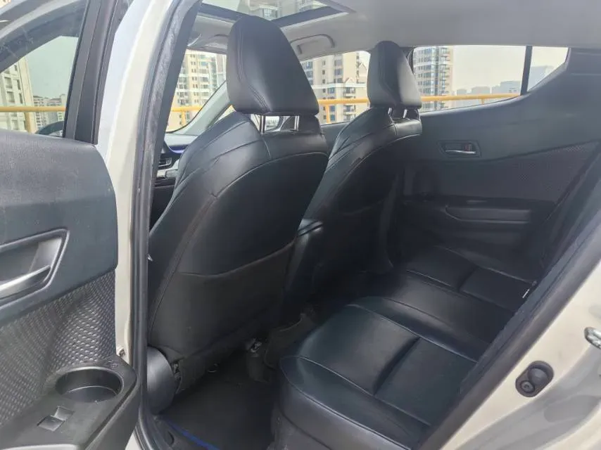 2021 Toyota C-HR 2.0L 171HP L4 CVT,autocango,china used car exporter,china ev exporter,chinese used car exporter,chinese used ev exporter