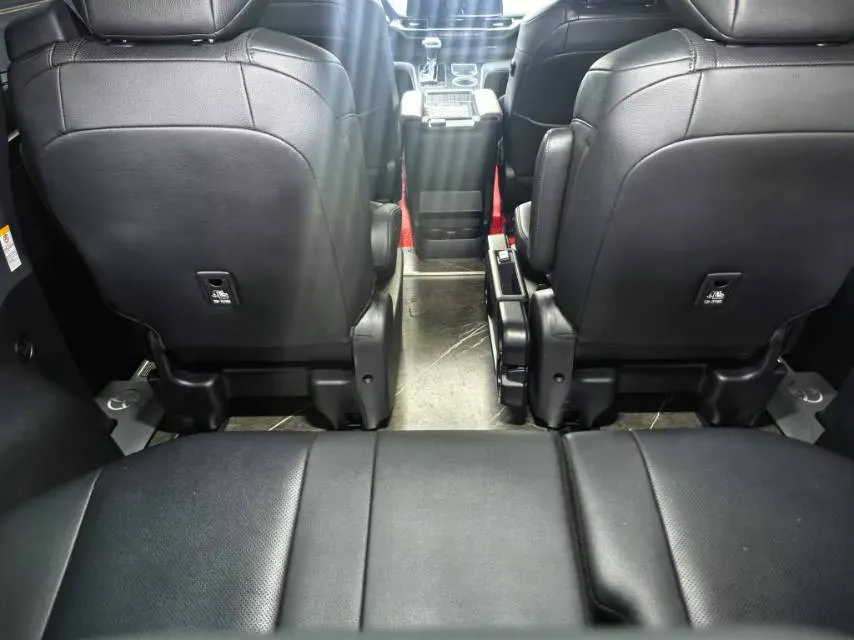 2023 Toyota Sienna 2.5L 189HP L4 E-CVT Hybrid,autocango,china used car exporter,china ev exporter,chinese used car exporter,chinese used ev exporter