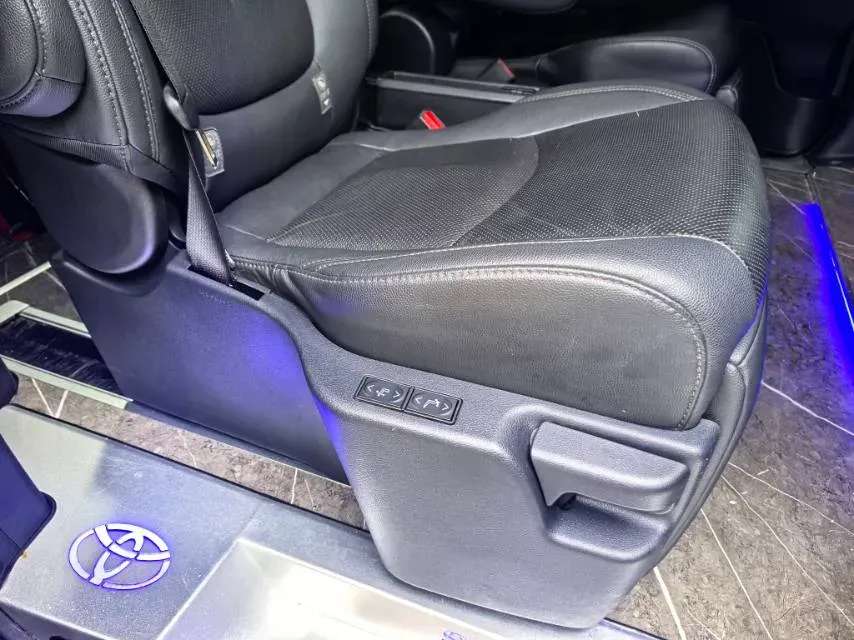 2023 Toyota Sienna 2.5L 189HP L4 E-CVT Hybrid,autocango,china used car exporter,china ev exporter,chinese used car exporter,chinese used ev exporter