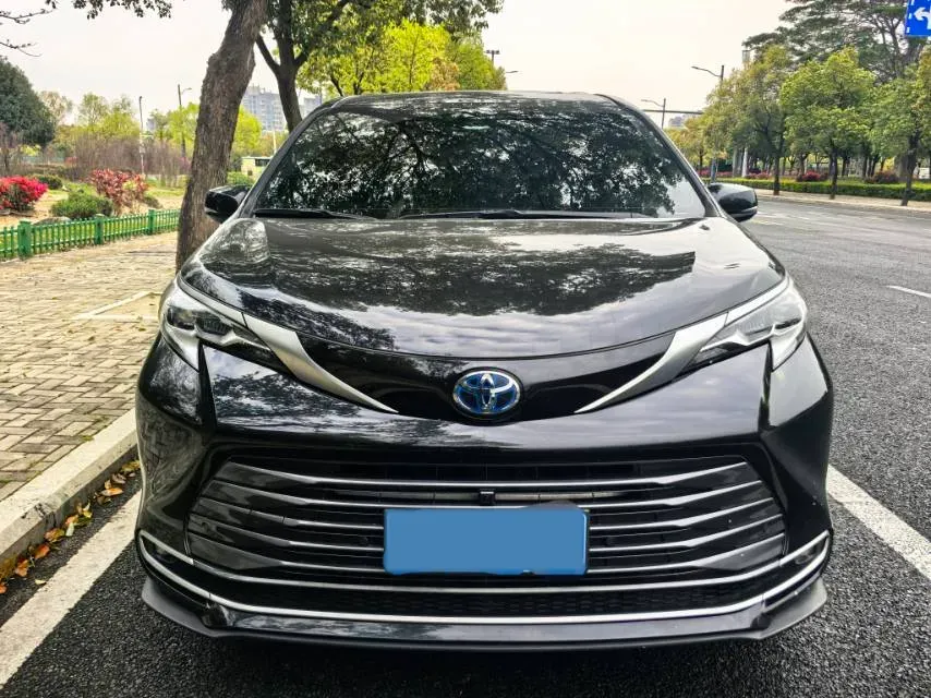 2023 Toyota Sienna 2.5L 189HP L4 E-CVT Hybrid,autocango,china used car exporter,china ev exporter,chinese used car exporter,chinese used ev exporter