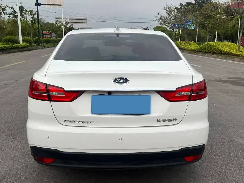 2019 Ford Escort 1.5L 122HP L3 6AT,autocango,china used car exporter,china ev exporter,chinese used car exporter,chinese used ev exporter