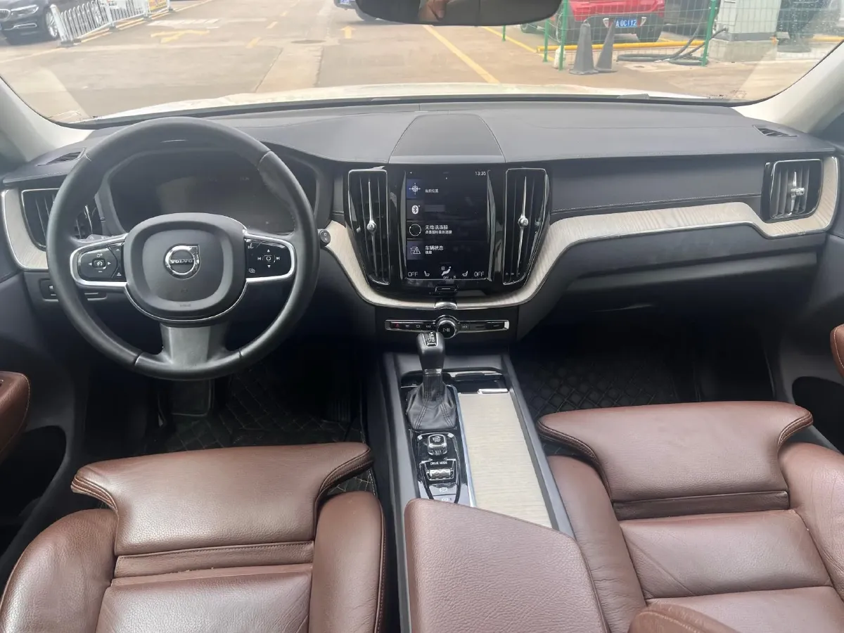 2020 Volvo XC60 2.0T 254HP L4 8AT,autocango,china used car exporter,china ev exporter,chinese used car exporter,chinese used ev exporter