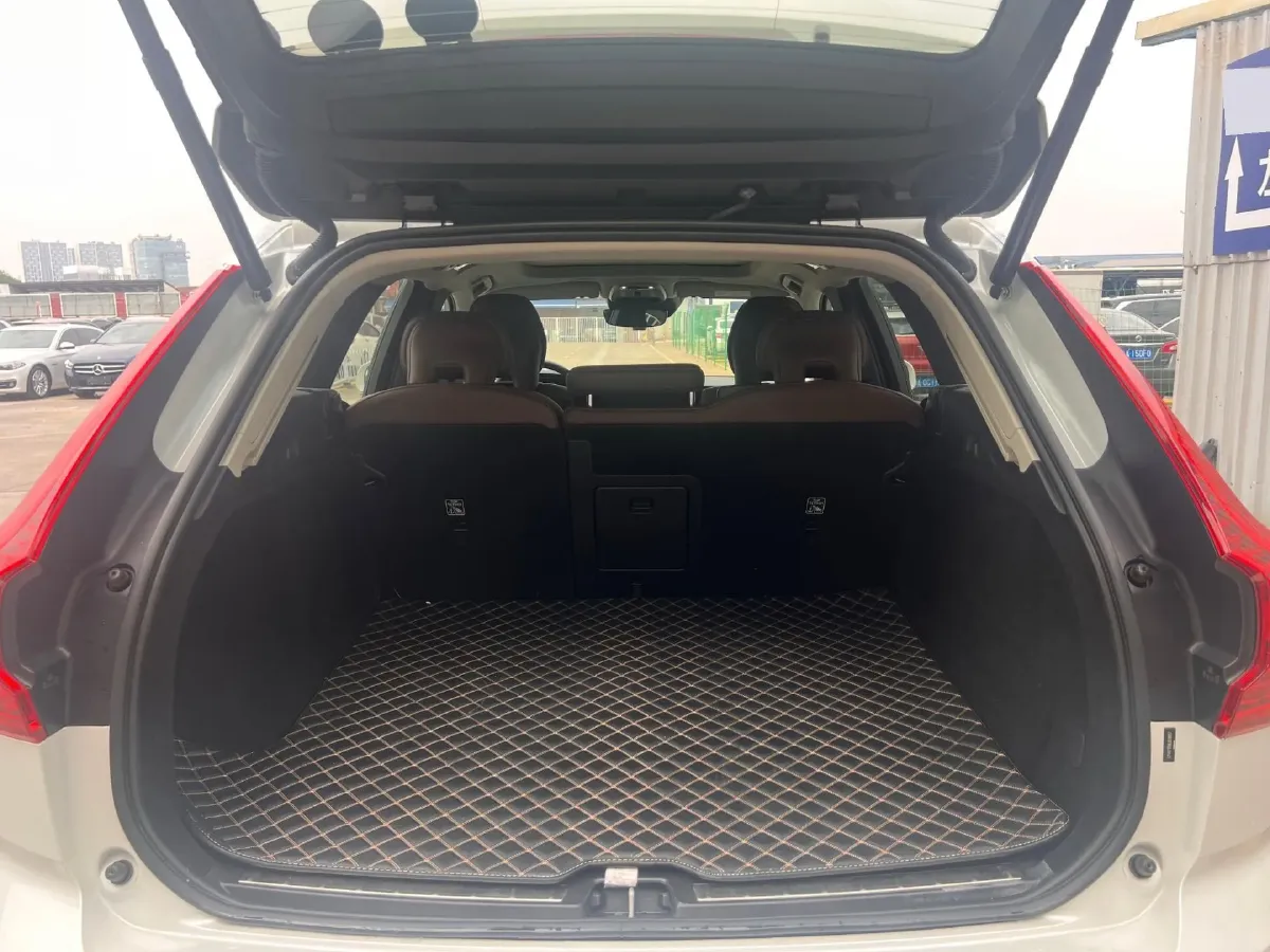 2020 Volvo XC60 2.0T 254HP L4 8AT,autocango,china used car exporter,china ev exporter,chinese used car exporter,chinese used ev exporter