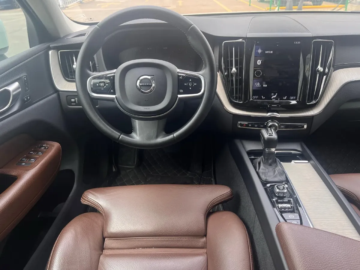 2020 Volvo XC60 2.0T 254HP L4 8AT,autocango,china used car exporter,china ev exporter,chinese used car exporter,chinese used ev exporter