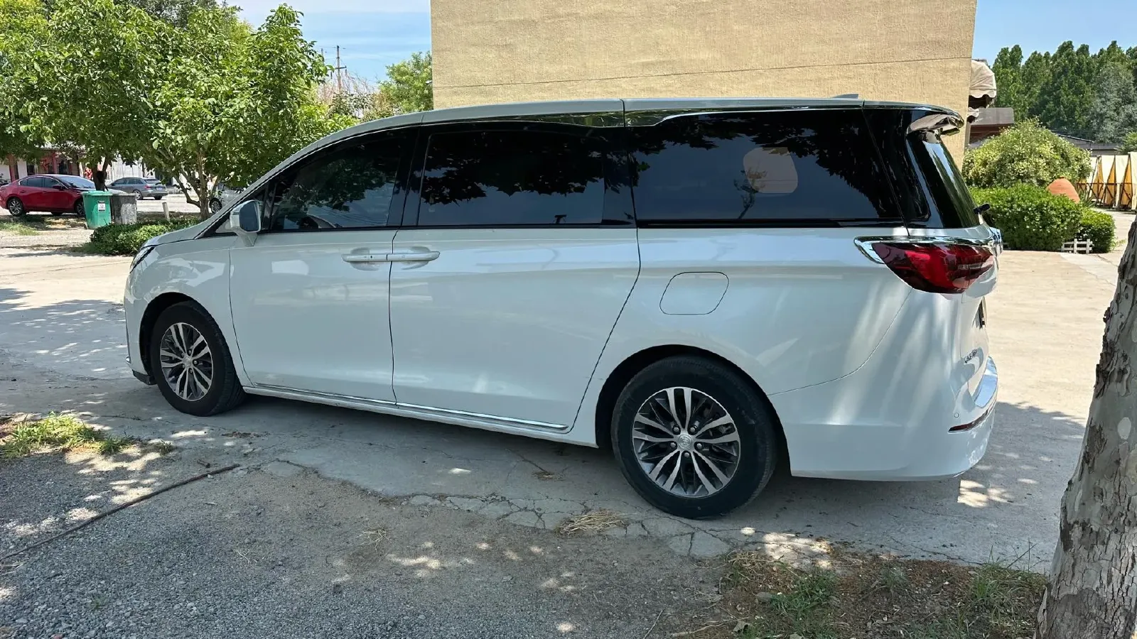 2023 Buick GL8 2.0T 237HP L4 9AT,autocango,china used car exporter,china ev exporter,chinese used car exporter,chinese used ev exporter