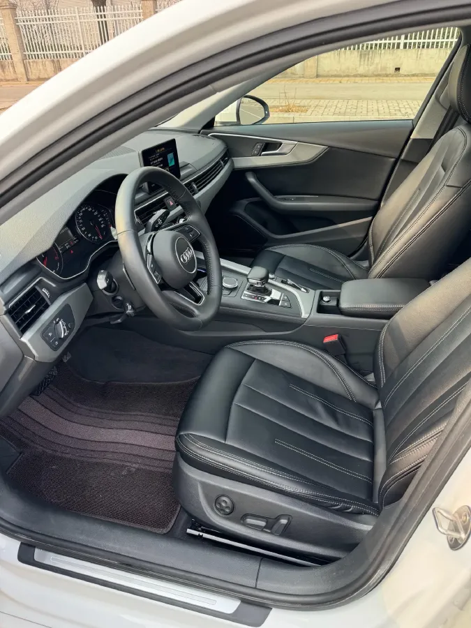 2019 Audi A4L 2.0T 190HP L4 7DCT,autocango,china used car exporter,china ev exporter,chinese used car exporter,chinese used ev exporter