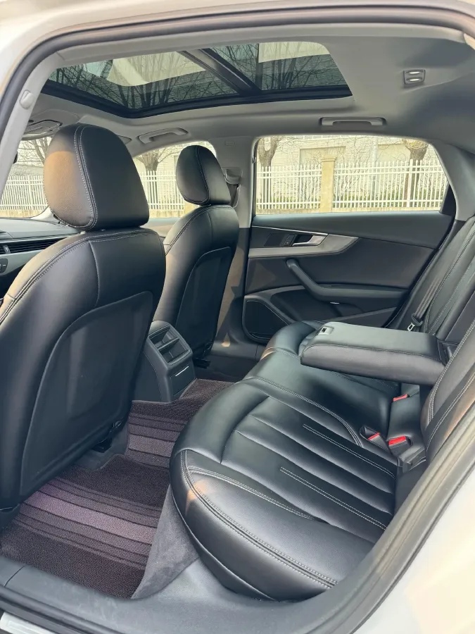 2019 Audi A4L 2.0T 190HP L4 7DCT,autocango,china used car exporter,china ev exporter,chinese used car exporter,chinese used ev exporter