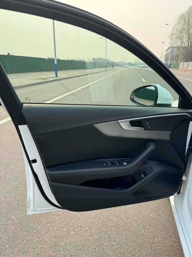 2019 Audi A4L 2.0T 190HP L4 7DCT,autocango,china used car exporter,china ev exporter,chinese used car exporter,chinese used ev exporter