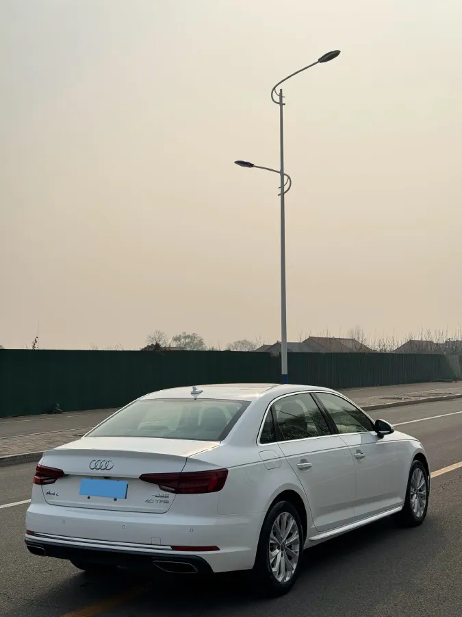 2019 Audi A4L 2.0T 190HP L4 7DCT,autocango,china used car exporter,china ev exporter,chinese used car exporter,chinese used ev exporter