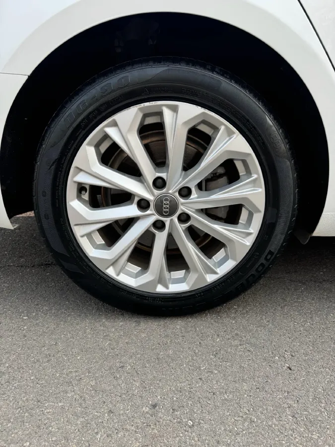 2019 Audi A4L 2.0T 190HP L4 7DCT,autocango,china used car exporter,china ev exporter,chinese used car exporter,chinese used ev exporter