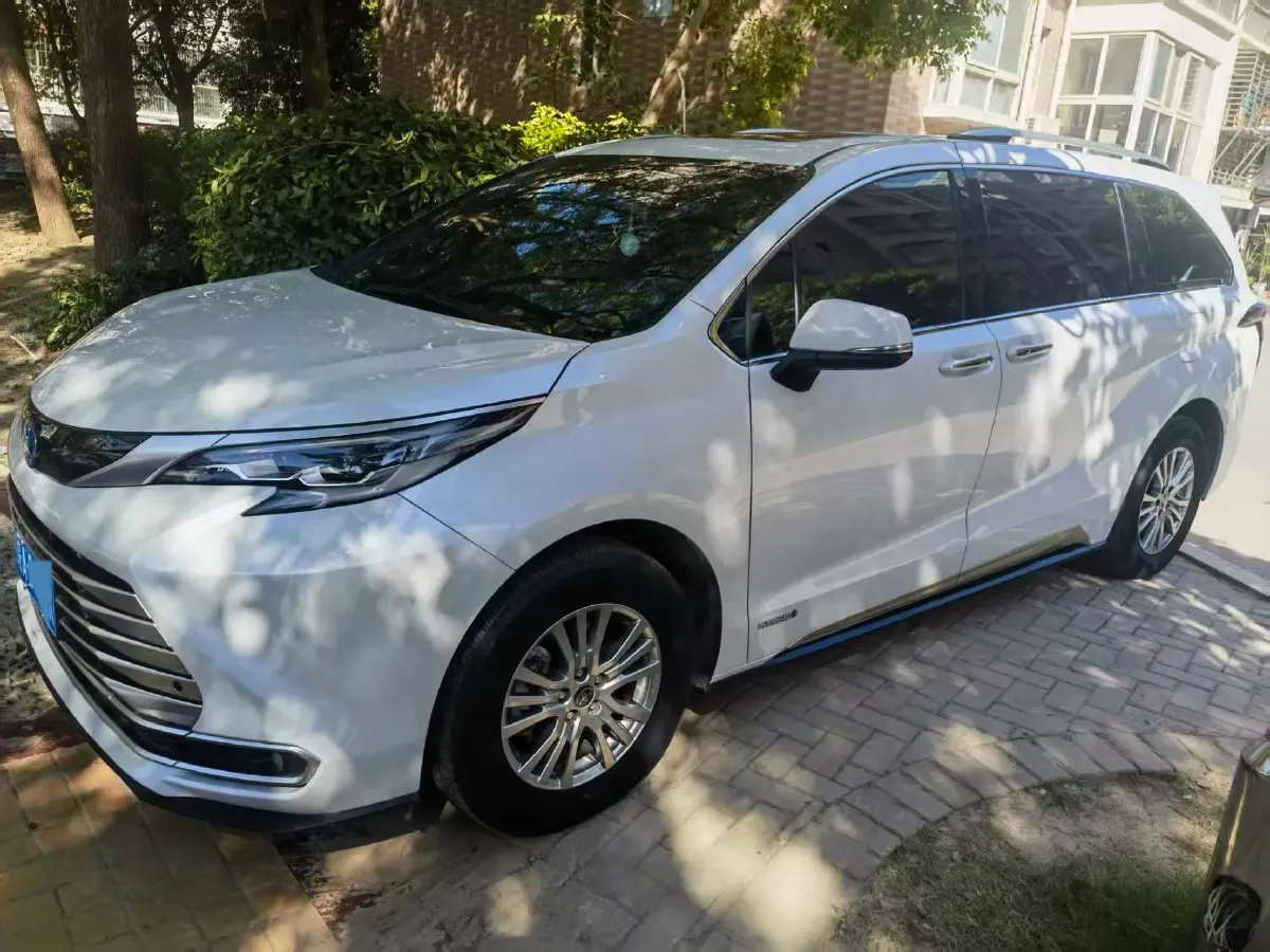 2023 Toyota Sienna 2.5L 189HP L4 E-CVT Hybrid,autocango,china used car exporter,china ev exporter,chinese used car exporter,chinese used ev exporter