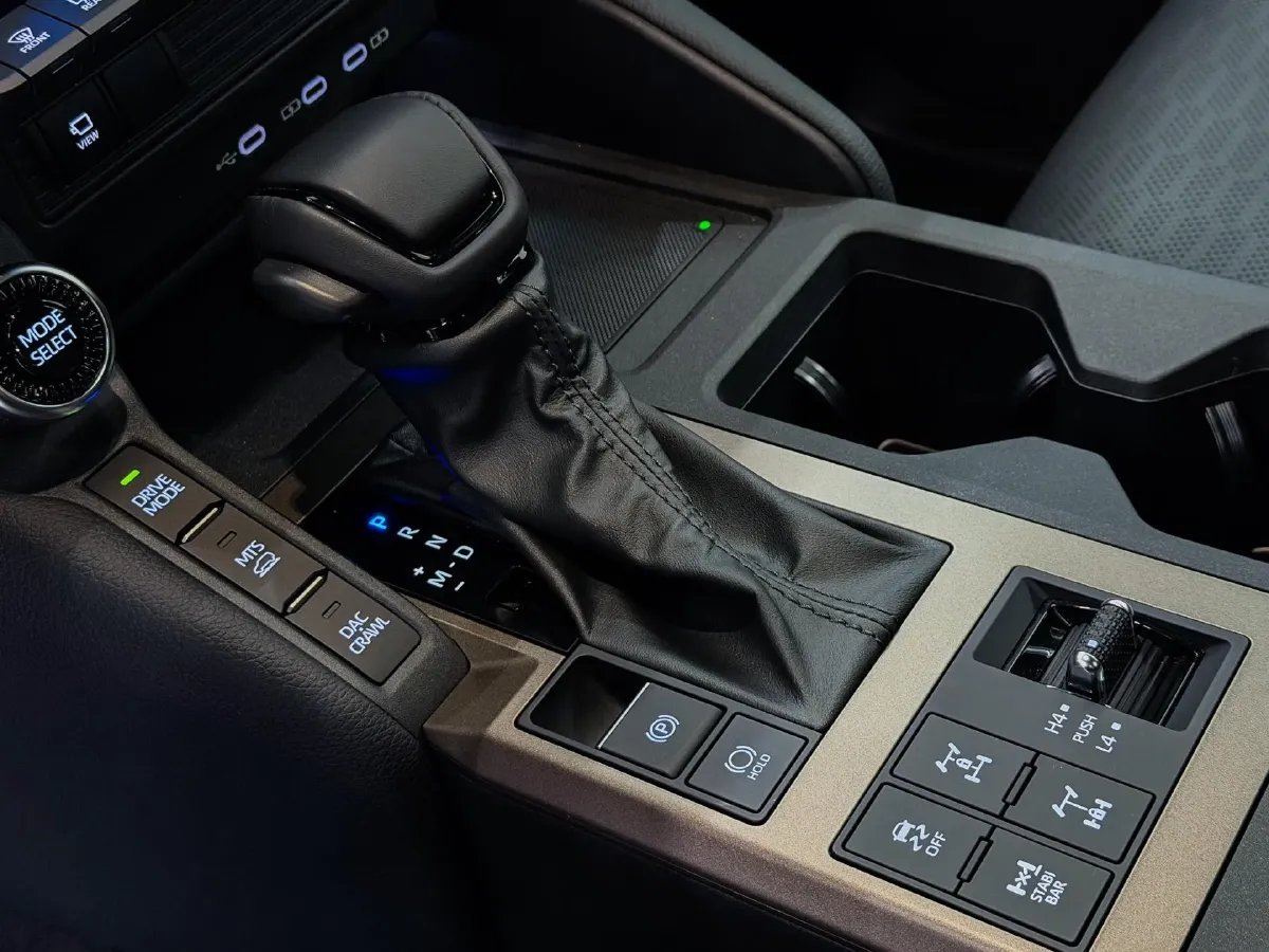 2025 Toyota Land Cruiser Prado 2.4T 282HP L4 8AT Hybrid 5.1KWH,autocango,china used car exporter,china ev exporter,chinese used car exporter,chinese used ev exporter