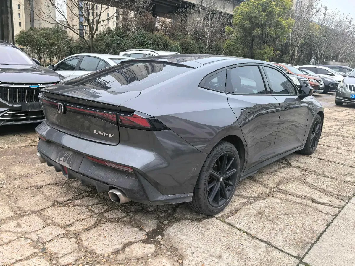 2022 ChangAn UNI-V 1.5T 188HP L4 7DCT,autocango,china used car exporter,china ev exporter,chinese used car exporter,chinese used ev exporter