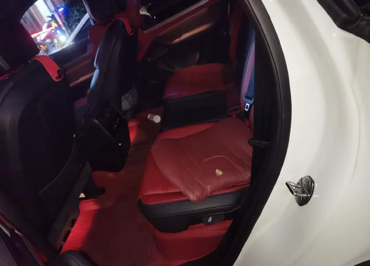 2024 Porsche Cayenne 3.0T 354HP V6 8AT,autocango,china used car exporter,china ev exporter,chinese used car exporter,chinese used ev exporter