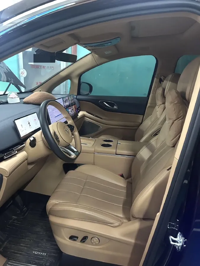 2025 Voyah Dream 1.5T 150HP L4 PHEV 41.7KWH,autocango,china used car exporter,china ev exporter,chinese used car exporter,chinese used ev exporter