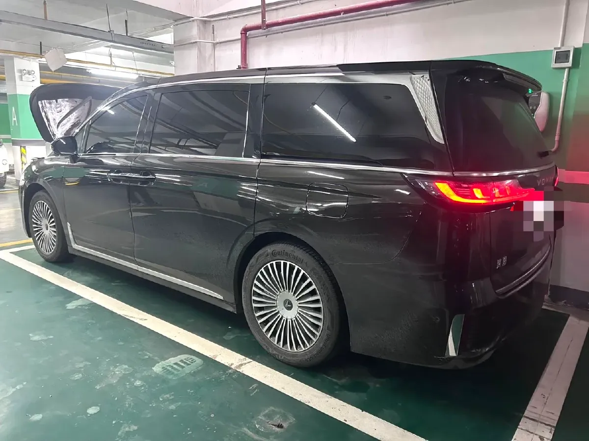 2025 Voyah Dream 1.5T 150HP L4 PHEV 41.7KWH,autocango,china used car exporter,china ev exporter,chinese used car exporter,chinese used ev exporter