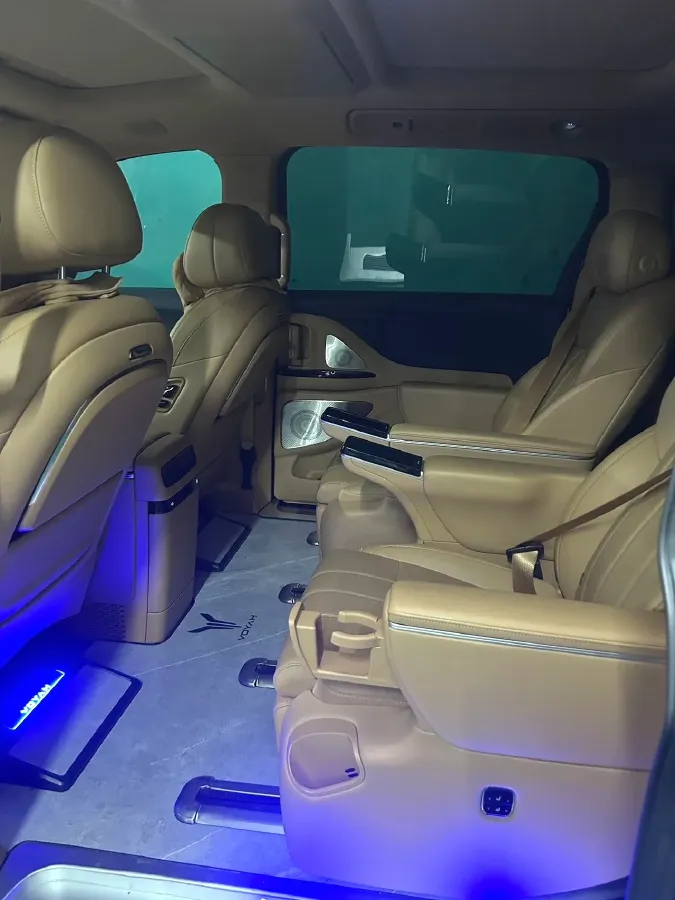 2025 Voyah Dream 1.5T 150HP L4 PHEV 41.7KWH,autocango,china used car exporter,china ev exporter,chinese used car exporter,chinese used ev exporter