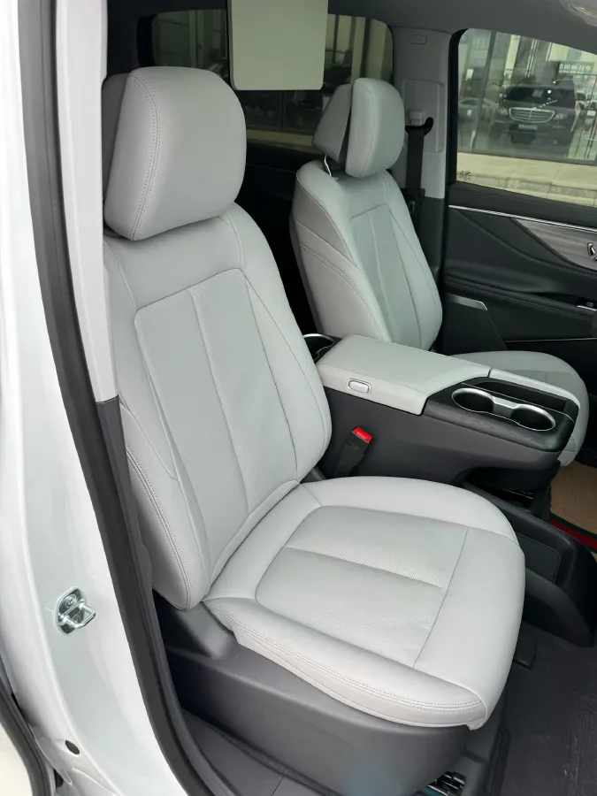 2025 Buick GL8 2.0T 237HP L4 9AT,autocango,china used car exporter,china ev exporter,chinese used car exporter,chinese used ev exporter