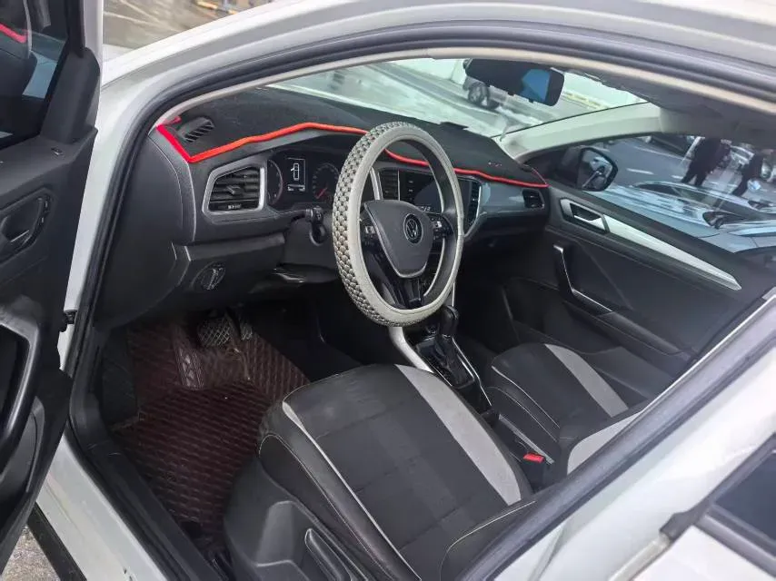 2022 Volkswagen T-Roc 1.4T 150HP L4 7DCT,autocango,china used car exporter,china ev exporter,chinese used car exporter,chinese used ev exporter