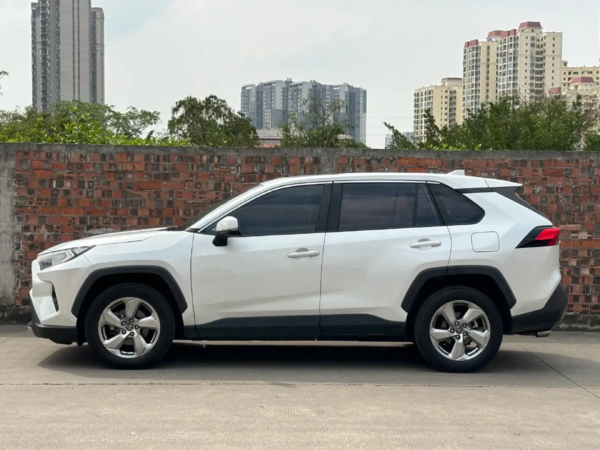 2021 Toyota RAV4 2.0L 171HP L4 CVT,autocango,china used car exporter,china ev exporter,chinese used car exporter,chinese used ev exporter
